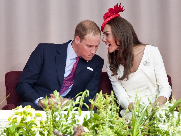 O casal queridinho dos súditos da monarquia britânica está conquistando os canadenses (Geoff Robins/01.07.2011/AFP) http://i2.r7.com/kate-william-afp-CANADA.jpg