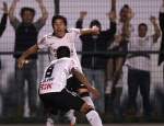 Corinthians vence Inter e dispara na liderança