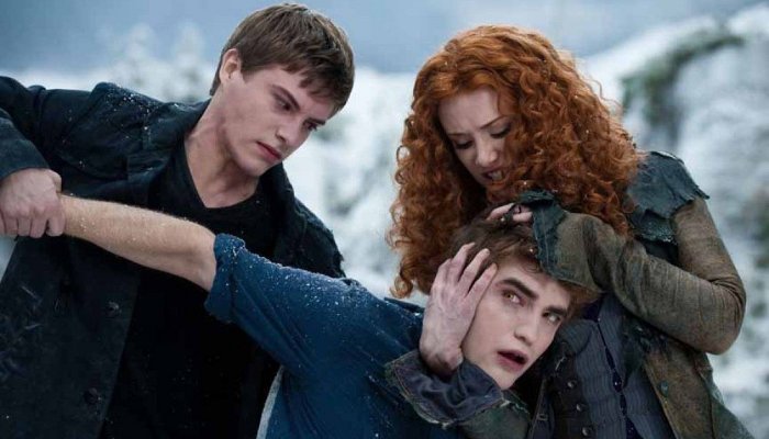 O problema de se ter um marido vampiro é que você diz isso pra ele, mas ele nunca dá o braço a torcer (Divulgação) crepusculo-m-