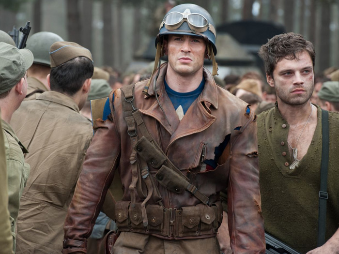 No filme Capitão América: O Primeiro Vingador, Steve Rogers (Evans) é um rapaz de saúde frágil, que vem de uma família pobre e sonha em fazer parte do exér...