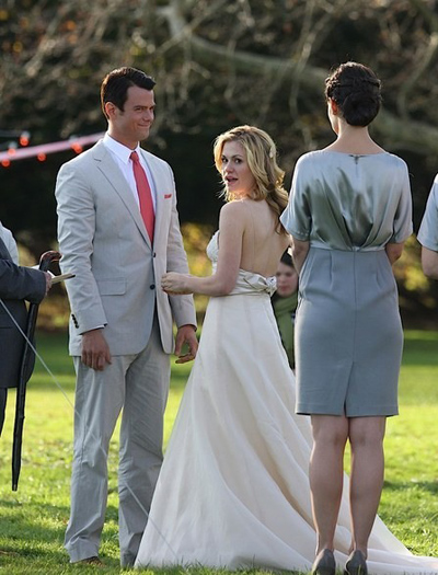 No filme, sete amigos de faculdade se reúnem novamente para o casamento à beira mar de dois deles.

Laura (Katie Holmes) é a dama de honra e uma das melhor...