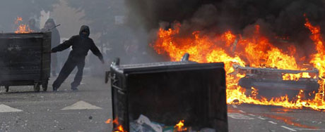 Saques e violência se espalham por cidades do país. Veja fotos