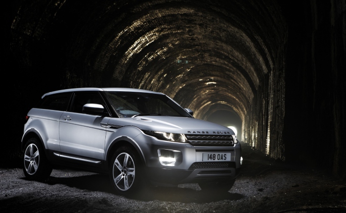 Carro urbano, que parece um SUV, mas também se comporta como hatch: esse é o Range Rover Evoque (Divulgação) Evoque 1 G