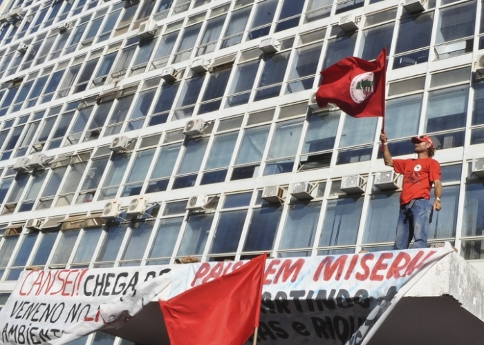 Cerca de 4.000 trabalhadores sem-terra ocuparam nesta terça-feira o Ministério da Fazenda (Wilson Dias/ABr) MST