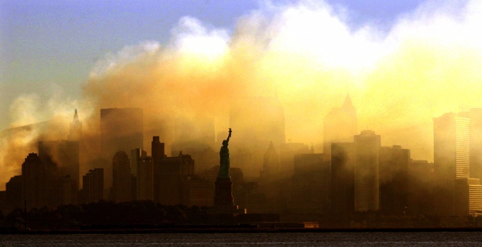 A queda das Torres Gêmeas criou uma nuvem de fumaça que encobriu Nova York durante alguns dias