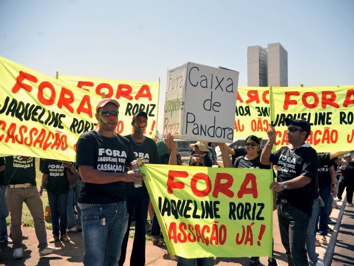 Manifestação contra Jaqueline Roriz