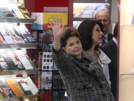 Presidente inaugurou Bienal do Livro do Rio e visitou estandes da feira (Marcos de Paula/Agência Estado) dilma_livros_20110901_450_ae