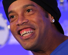 Ronaldinho volta a ser cobiçado por europeus