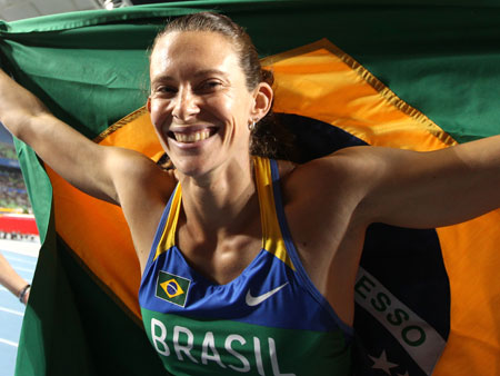 Murer-campea-bandeira-450x338-300811-afp