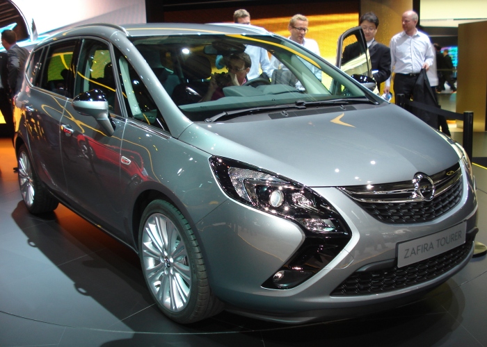 Ainda falando dos carros da General Motors, o Opel Zafira é tudo aquilo que uma minivan moderna poderia ser no Brasil. A Chevrolet diz que não cogita traze...