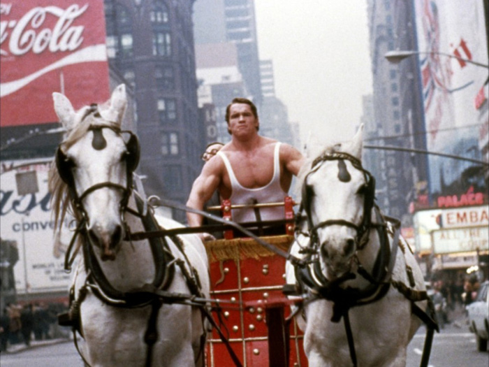 Hércules, Arnold, charrete, cavalos, a Times Square e o melhor: camiseta-regata. Você é nosso ídolo, Arnold