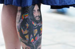 Fã dos Beatles mostra sua tatuagem em homenagem ao grupo