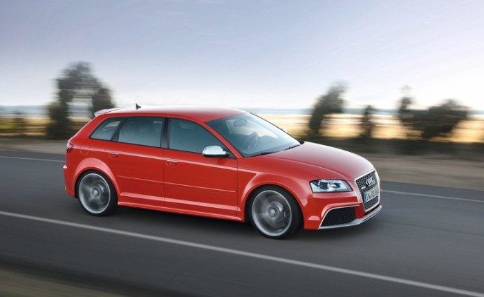 Apenas 20 unidades do Audi RS3 serão vendidas no Brasil até meados de 2012, mas o barulho em torno do carro se justifica pelo impressionante desempenho. O ...