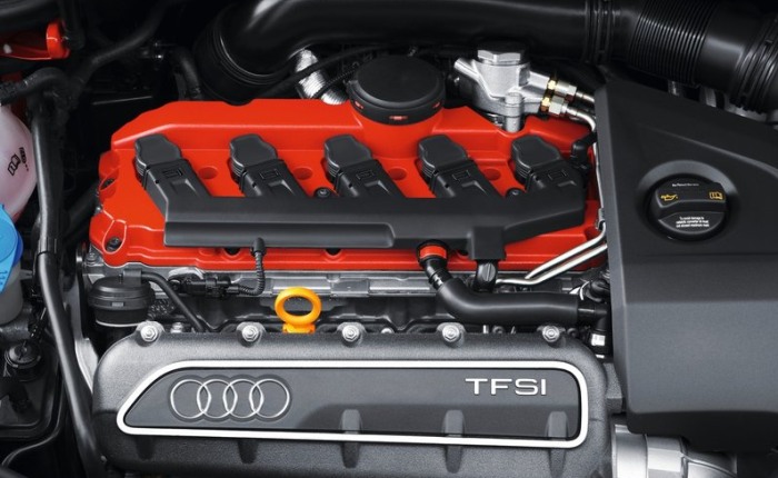 Equipado com motor 2.5 turbo de 340 cv de potência, o Audi RS3 atinge velocidade máxima - limitada eletronicamente - de 250 km/h