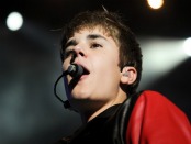 Justin Bieber canta música de Michael Jackson