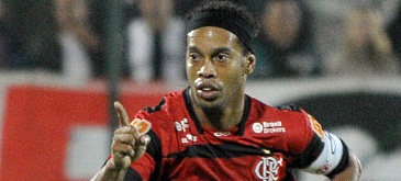 Com Ronaldinho "na mira", Flamengo visita o Grêmio em Porto Alegre