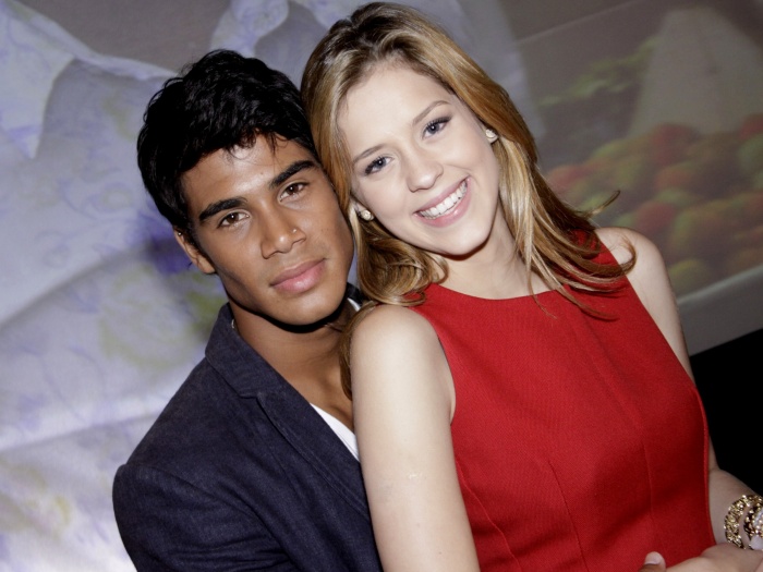 Sophia Abrahão e Micael Borges também são bem amigos fora da novela