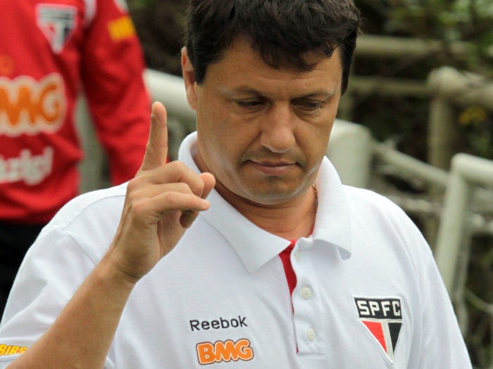 Adilson Batista conseguiu sair de dois clubes durante este Brasileirão. Primeiro ele comandou o Atlético-PR e depois esteve à frente do São Paulo, fracassa...