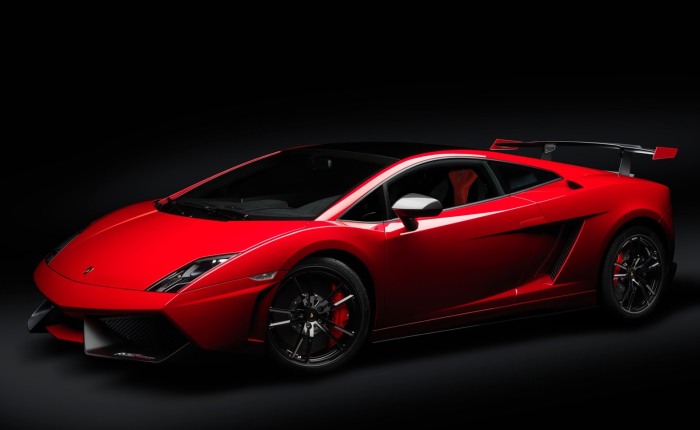O belo e exclusivo Lamborghini Gallardo Super Trofeo Stradale acaba de chegar ao Brasil. A importadora trouxe apenas três unidades, cada uma custando R$ 1,...