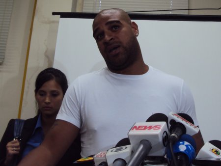 JOGADOR_ADRIANO