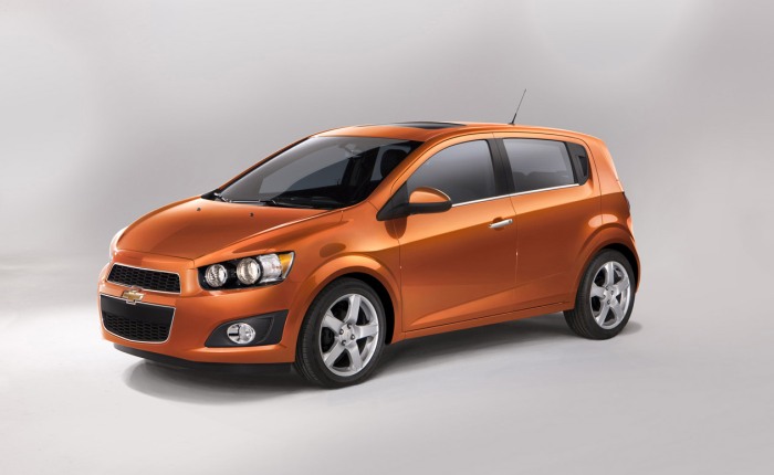Modelo: Chevrolet Sonic/Aveo. Apresentação: março. Participe: você vai comprar carro em 2012?