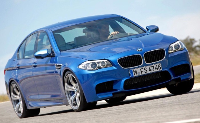 Modelo: BMW M5. Apresentação: abril. Participe: você vai comprar carro em 2012?