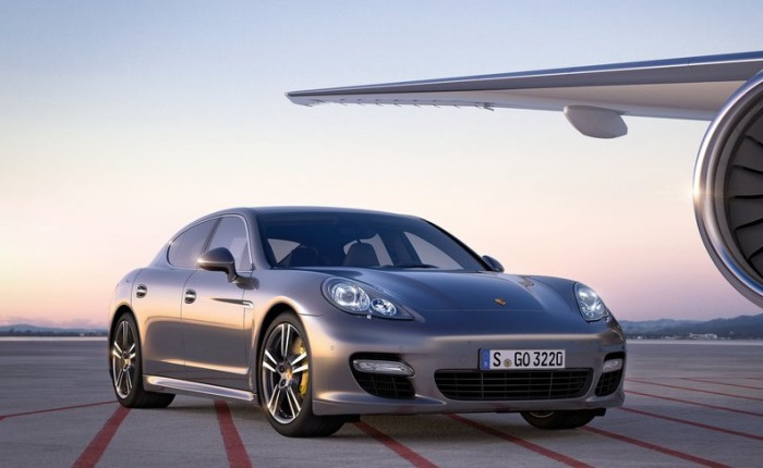 Panamera Turbo S é o primeiro modelo de produção regular da Porsche a custar mais de R$ 1 milhão no Brasil (Divulgação) Panamera Turbo S G