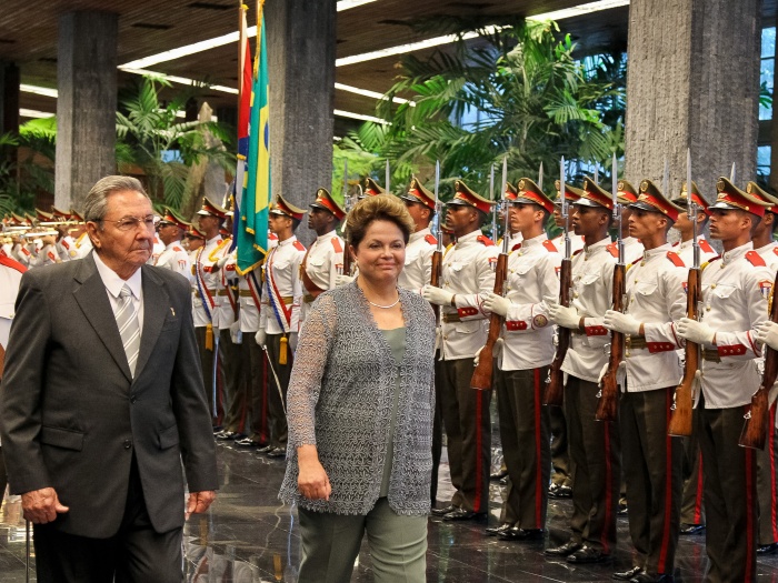 dilma-raúl-castro-tl-20120131