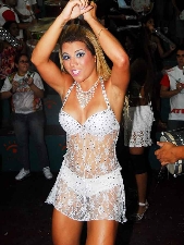 Miss bumbum samba de vestido transparente