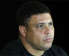 Ronaldo oferece R$ 2 mi para encerrar processo