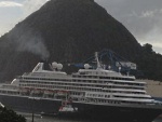Navio com 758 turistas gringos atraca em porto