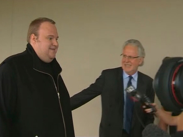 kim dotcom deixa detencao 700x525