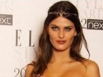 Qual celebridade ficou melhor com o mesmo vestido? Opine!