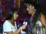 TV: Repórter cai na folia em bailes gays no Carnaval do Rio