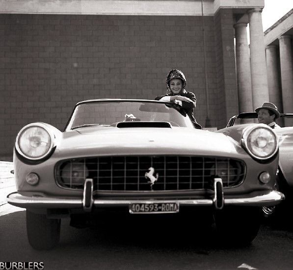 Reprodução/Burblers No Dia Internacional da Mulher, o R7 Carros homenageia as estrelas internacionais que gostam do visual, do som e do poder inconfundível das Ferraris. Para ...