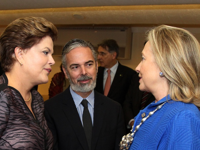 Hillary Clinton elogiou a atuação da presidente Dilma Rousseff no combate à corrupção Hillary Clinton elogiou a atuação da presidente Dilma Rousseff no combate à corrupção