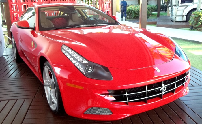 Em reuni&atilde;o de rica&ccedil;os, Ferrari tenta vender carro de R$ 2,8 milh&otilde;es ...