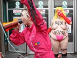 Peladonas da Ucrânia usam “bomba sexual” para protestar contra atentados