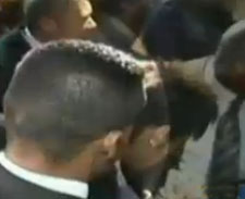 Vídeo flagra Neymar sendo “assaltado” por fã