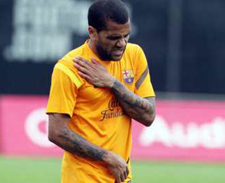 Daniel Alves para por oito semanas e tem presença nos Jogos ameaçada