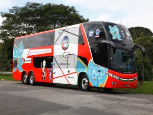 Jogadoras da seleção de basquete <br>se animam com o ônibus da Record
