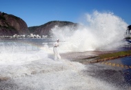 Ondas de até 3 m atingem orla do Rio