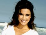 Cadê o sutiã? Laisa faz ensaio sensual <br>em praia do Rio de Janeiro