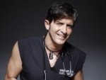 Dr. Rey só sai de casa depois de passar lápis e rímel </br> no olho; conheça outras bizarrices