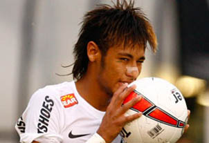 Neymar ignora Corinthians <br>e projeta final contra o Boca
