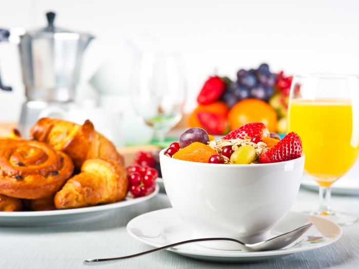Em apenas três horas, as calorias de um café da manhã caprichado podem aumentar quadris (Thinkstock) Quem disse que dá pra liberar geral no café da manhã?