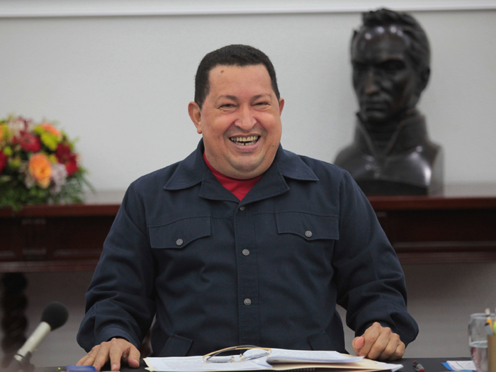 Ap&oacute;s um ano de c&acirc;ncer e mist&eacute;rio, Ch&aacute;vez assume imagem ...