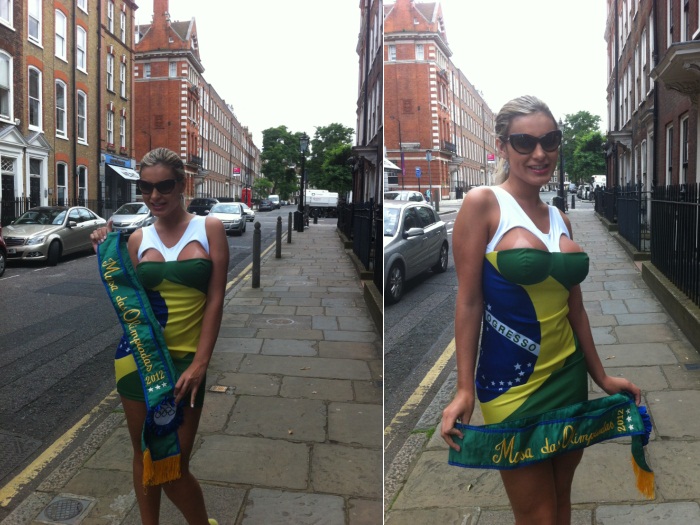 Andressa Urach e seu modelito exótico: seios cobertos com a bandeira do Brasil (Cacau Oliver / Divulgação) andressa-urach-2012