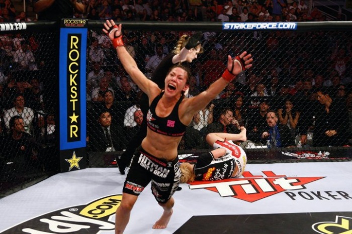 De sa&iacute;da do Strikeforce, Cris Cyborg - Esportes - R7.com