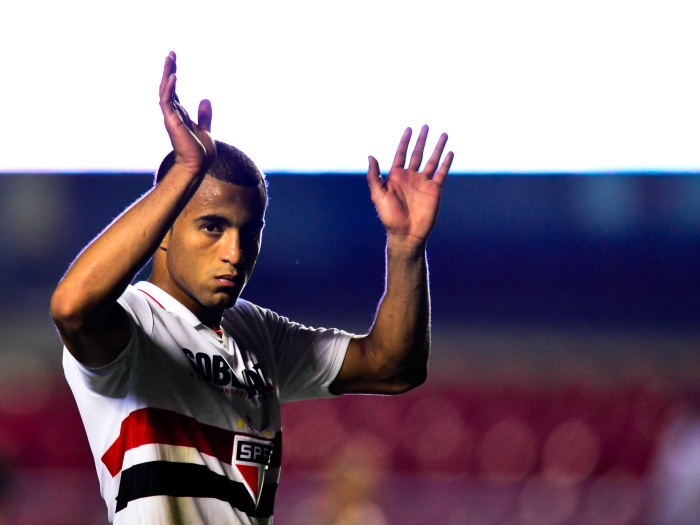 Ap&oacute;s vit&oacute;ria do S&atilde;o Paulo, Lucas se esbalda em sua festa de ...
